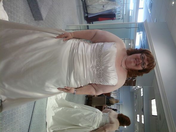 Any pictures of Real Full Figured Brides in any Alfred Angelo dresses??? :  wedding Es Wedding Dress