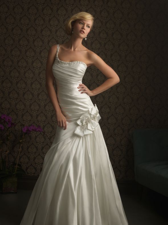 Can I see you in your dress? :  wedding dress Allure8750