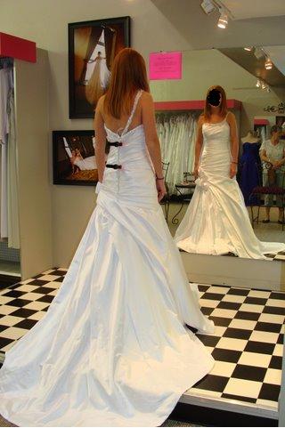 Can I see you in your dress? :  wedding dress Mydress Back