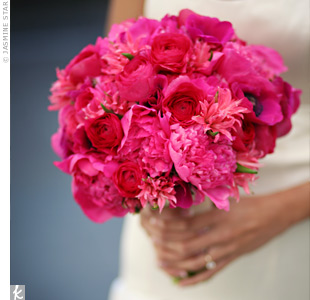 What color is your bridal bouquet? :  wedding Large Image