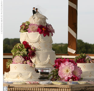 April 2011 Brides, Where Are You??? : wedding april 2011 Dahlia Cake