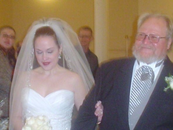 Married bees...post your favorite candid from your wedding :  wedding DSC085201