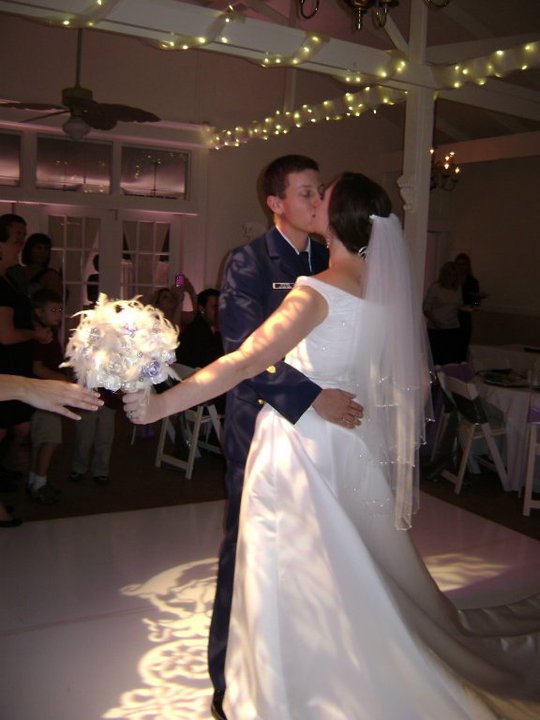 Teaser pictures from the wedding! : wedding 66562 1424614979961 1370366977 31007462 7277704 N