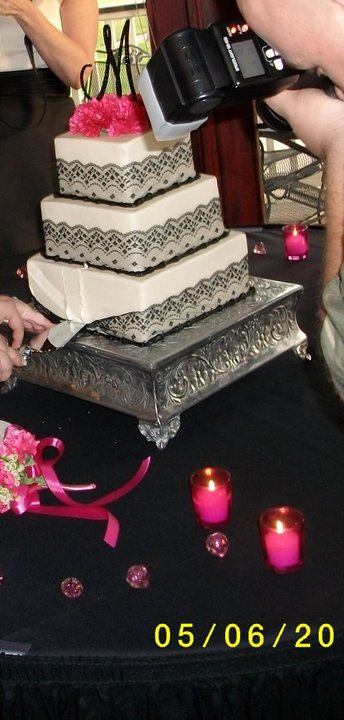 Show me your simple cakes!! :  wedding cake help 224265 10150556729475456 562800455 18386328 6824896 N