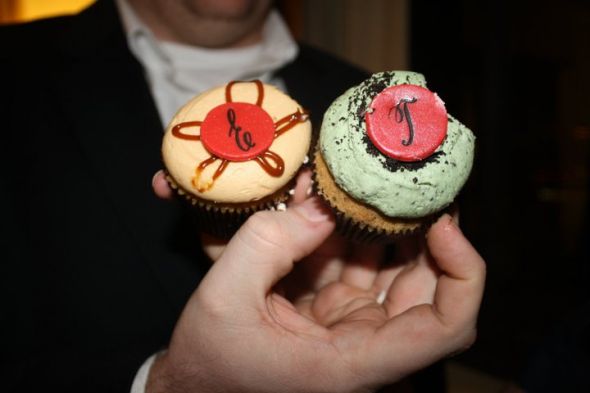 SOOO Happy :  wedding E Cupcakes
