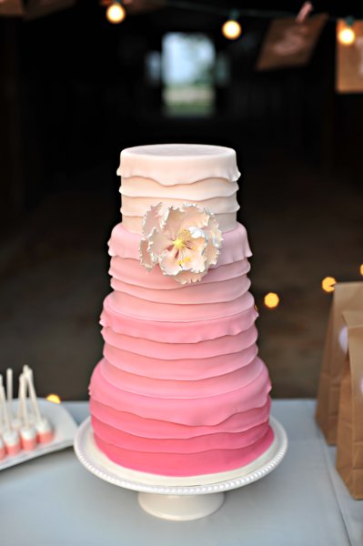 LETS SEE YOUR WEDDING CAKE!! :  wedding Fading Cake