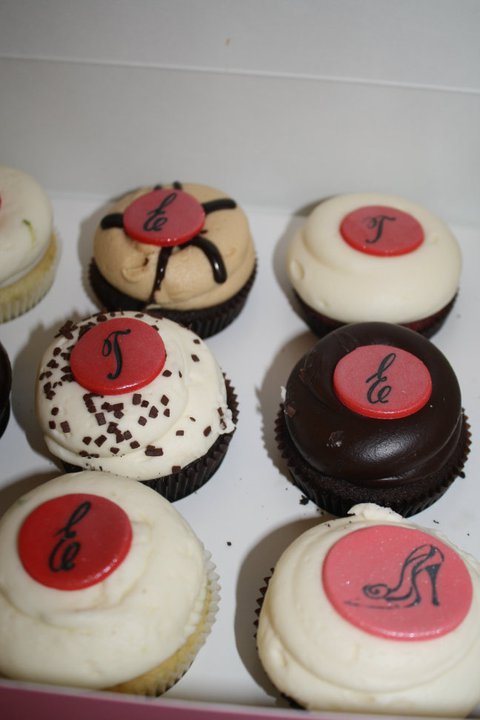 SOOO Happy :  wedding More E Cupcakes