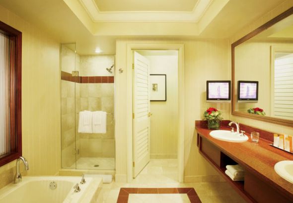 Post of picture of your honeymoon destination : wedding Gold Class 500DRbathroom2