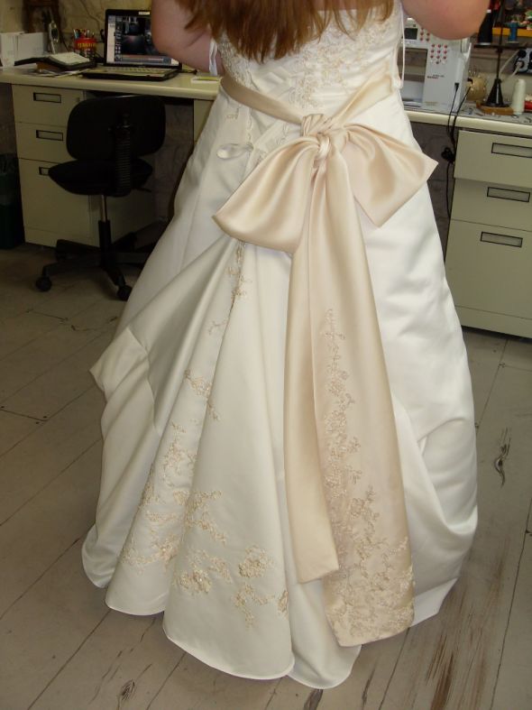 May I See YOU in your David's Bridal Dress? Pretty please!! :  wedding Bustle