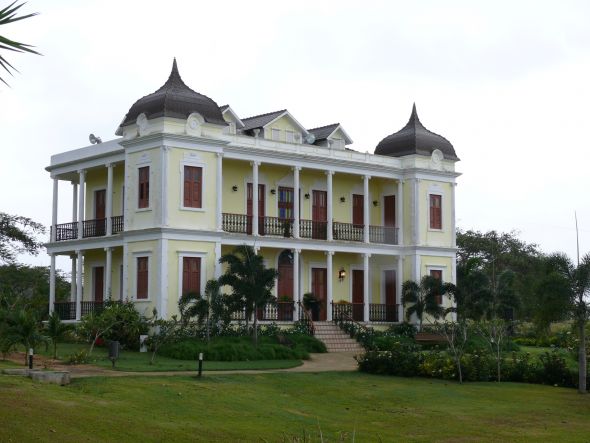 Options for a Catholic Bride wanting to get married outside a Church :  wedding catholic venue puerto rico PalaceteLosMoreau2