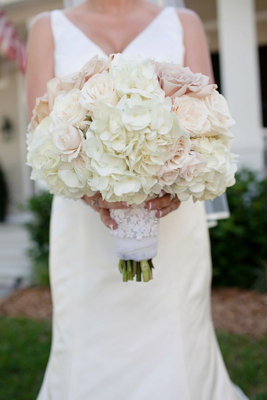 Gallery of the Day : wedding features JorgeCrystal1085 bridal bouquet : wedding hydrangeas roses JorgeCrystal1085