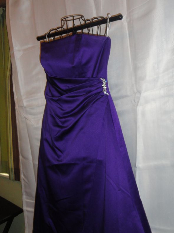 David's Bridal Strapless bridesmaid dress in Grape Size 12 $60.00 +flat rateship :  wedding davids bridal bridesmaid grape size 12 purple bridesmaids ceremony dress style 8567 8570 025