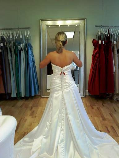 show off your bridal dress!!! :  wedding Backfar