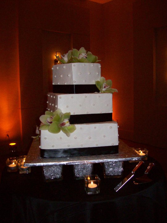 DIY cake stand wedding black green ivory Cake