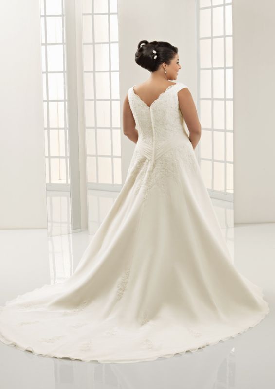 How much and by who? Share your dress experience with me! :) :  wedding WedDress2