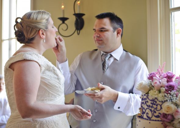 Married bees, did you smash cake in each others faces? :  wedding Wedding74