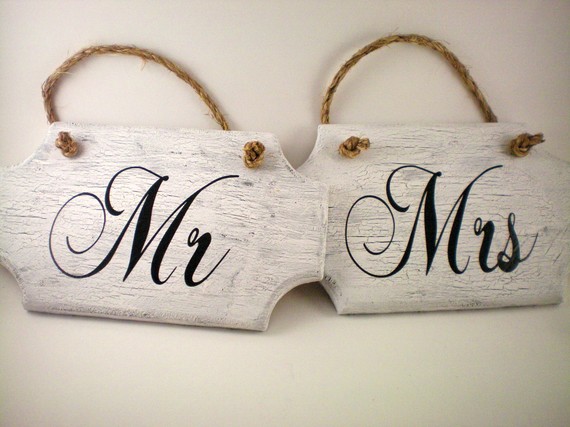 Bride and Groom Sign :  wedding reception Mr Mrs