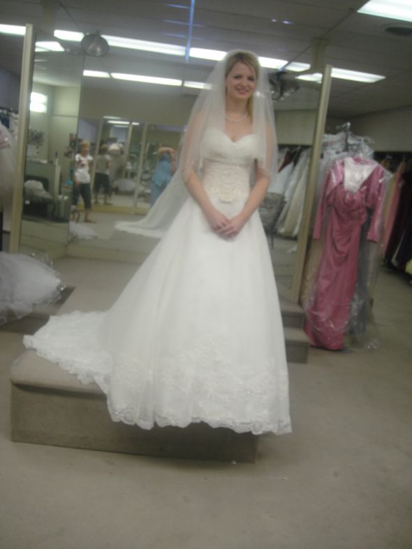 BALL GOWNS!!! Please show me your ball gowns under $2000 please!!! :) :  wedding ball gowns dress swarovski pouffy princess DSC02235