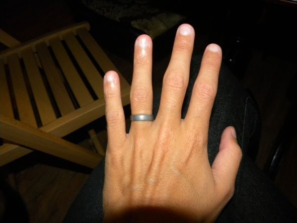 Pics of E-ring designed by my fiance :  wedding ring engagement ring ribbon design O Ring