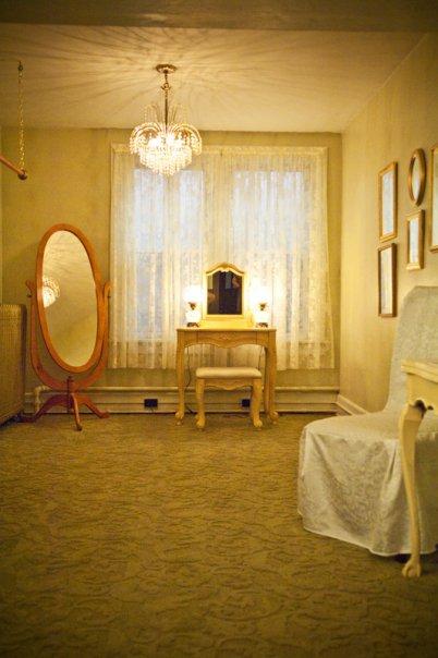 October brides - post your ceremony location : wedding venue october Brides Room