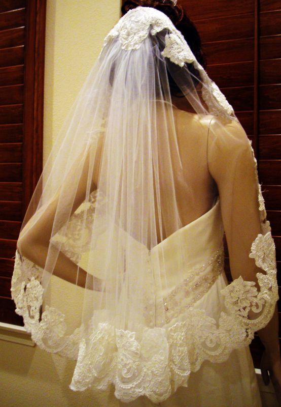 Super Gorgeous Mantilla Veil Fingertip Length- Brand new - 180.00- natural white : wedding wedding veil mantilla veil lace edge veil 1 gorgeous veil luxurious veil made in usa white DSC00467