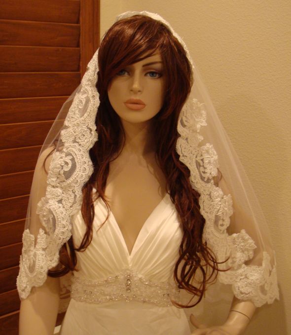 Super Gorgeous Mantilla Veil Fingertip Length- Brand new - 180.00- natural white : wedding wedding veil mantilla veil lace edge veil 1 gorgeous veil luxurious veil made in usa white DSC00509