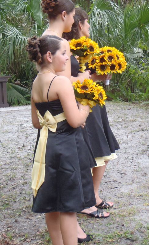 My SIL used sunflowers in her wedding and it was gorgeous