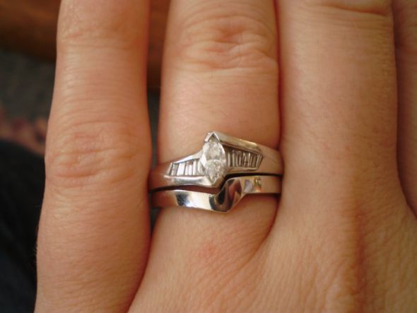 Should I get a twisty/uniqued shaped e-ring or not? (pics) : wedding 23553 609102561424 316858 35214231 6749370 N