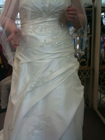Any pictures of Real Full Figured Brides in any Alfred Angelo dresses??? :  wedding AA1