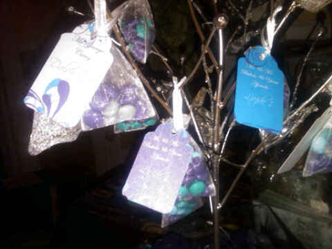 Please help wedding Which Color Tag Purple Turquoise Or White Full tree