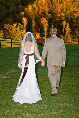 real brides wearing allure 8634? : wedding allure 8634 1 dress lace Wedding Dress Back