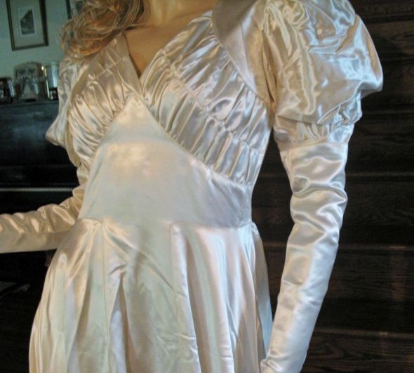Vintage Wedding Dresses...a list :  wedding vintage dress 40ssatin2