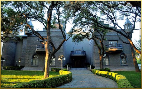 URGENT: Inexpensive/Free venue for small wedding on Sept/10 :  wedding Castle1