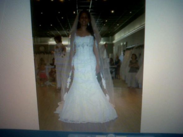 Let me see your dresses!! I'm sick of seeing them on models!! : wedding IMG00204 20100905 1159
