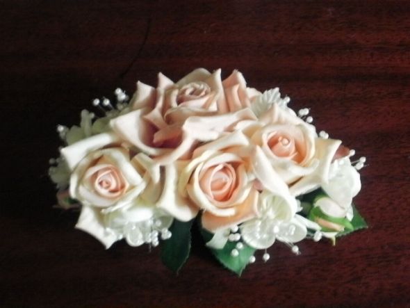 I dont think i'm going to wear a veil, anyone else out there?? :  wedding accessories veil Hairclip