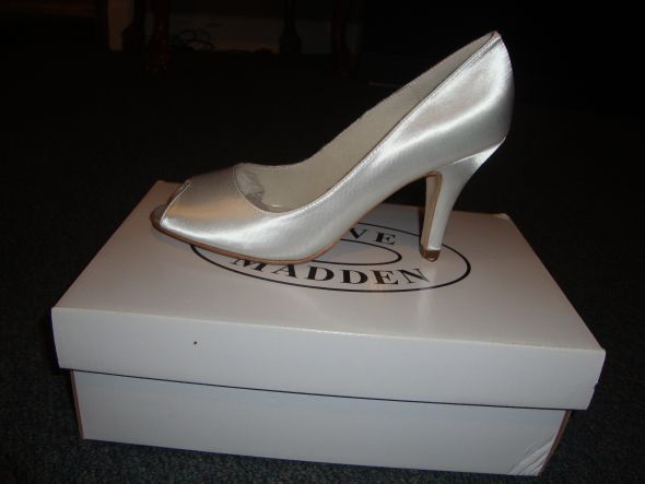 White Satin Dyeable Shoes 7 1/2 :  wedding shoes dyable white satin dress DSC03062