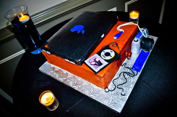 Gallery of the Day : wedding features 327306 579940518167 77600089 32078455 706173556 O Grooms Cake : wedding cake 327306 579940518167 77600089 32078455 706173556 O