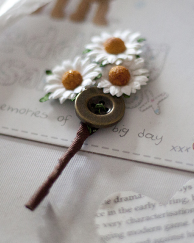 Daisy button buttonholes