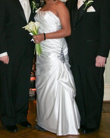 Ivory Wedding Dress With Black Beading :  wedding black ivory ceremony dress jewelry 184957 10150144862616675 631011674 8510038 7327803 N