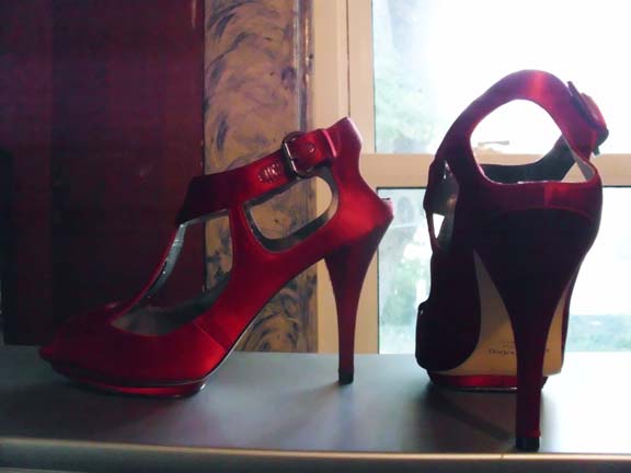 Champagne dress...red shoes? :  wedding Shoes2