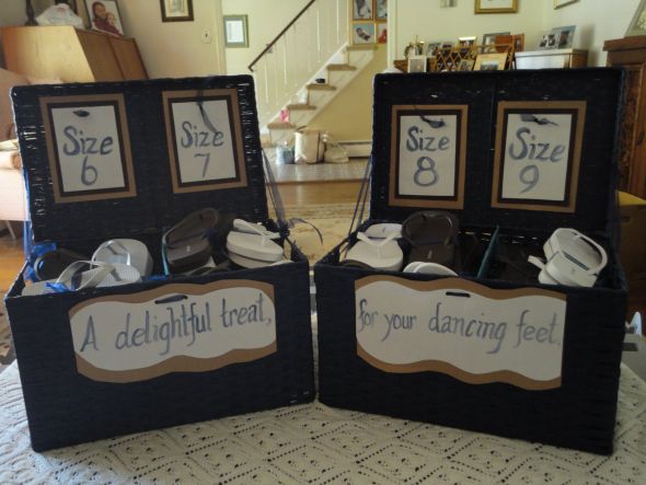 Flip Flop Baskets :  wedding reception flip flops guests brown navy ivory diy DSC00397