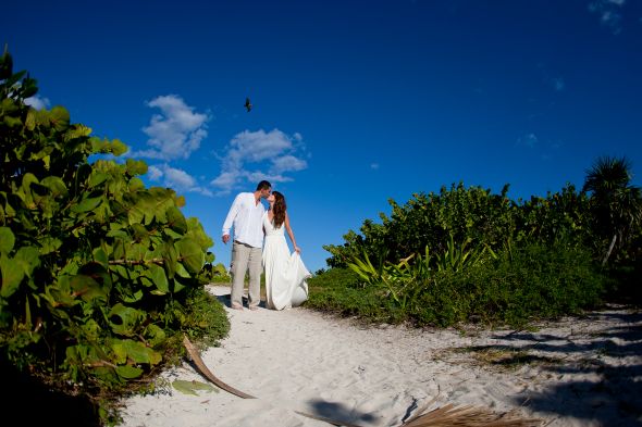 Favorite Trash the Dress Pic : wedding tdd trash the dress underwater black green ivory silver inspiration Wedding Pics 973