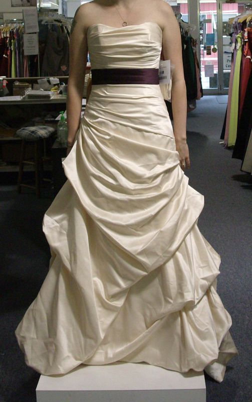 My dress came in!!! Need some advice :  wedding dress hoop skirt crinoline alterations Croppeddress01