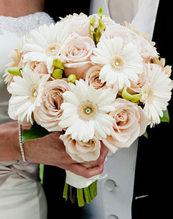Help which bouquet??! :  wedding Large ImageCA3RF67R