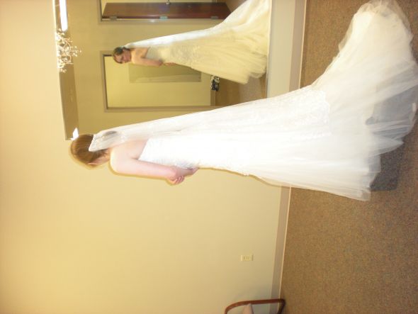 I made my own veil!!  Pics inside... :  wedding veil diy lace Spring2011 090