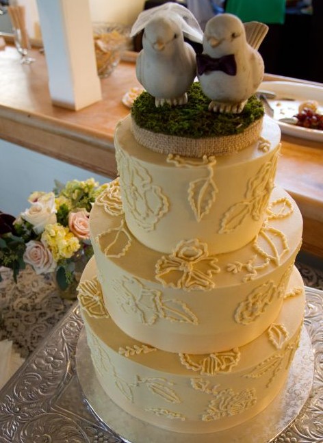 Pictures of your non-fondant cake... :  wedding cake buttercream fondant Unprocessedweddingpics 1177
