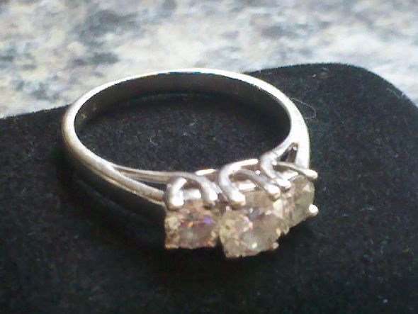 May I please see your 3 stone e-rings? :  wedding Ering1