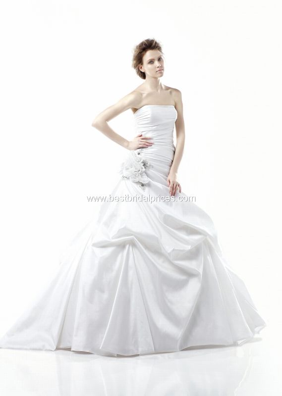 Dream dress vs THE dress... how the mirror changes things! :  wedding shopping anxiety choosing a style Davenportb