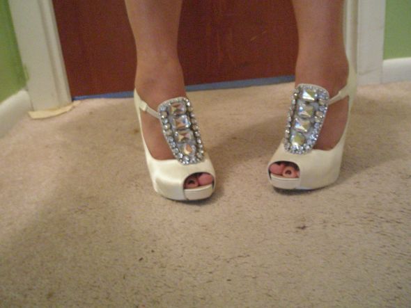 brides with 4 heel. show me your shoes :  wedding bridal shoes shoes wedding shoes pumps 4 inch 4 2 PA270276