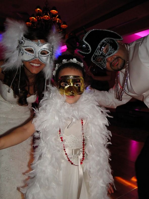 Non-Pro Pics of my 01-16-11 Wedding!! :  wedding 232323232fp5382 Nu338  59 933 WSNRCG335887 7 4347nu0mrj